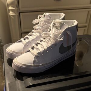 Nike White and Green High-Tops